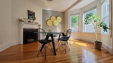 52 Hillsdale Rd in Medford, MA - Building Photo - Building Photo