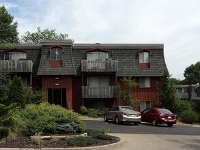 Montmartre Apartments in Columbia, MO - Building Photo - Building Photo