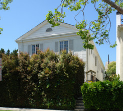 9225 Charleville Blvd in Beverly Hills, CA - Building Photo - Building Photo