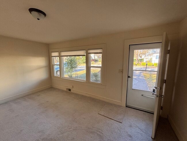 311 Sunset Dr in High Point, NC - Building Photo - Building Photo