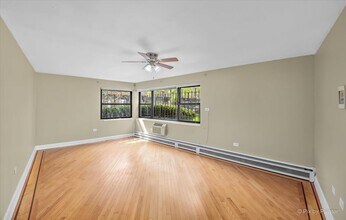 7608 N Rogers Ave in Chicago, IL - Building Photo - Building Photo
