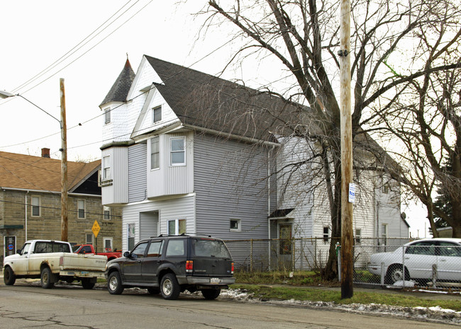 16000 Waterloo Rd in Cleveland, OH - Building Photo - Building Photo