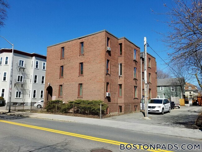524 Putnam Ave in Cambridge, MA - Foto de edificio - Building Photo