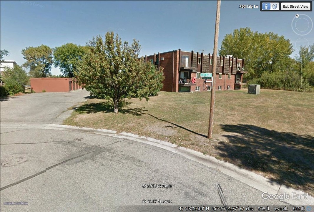 701 Lily Ln in Ada, MN - Foto de edificio