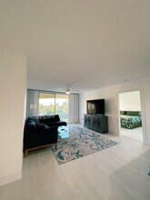 201 Golden Isles Dr, Unit 407 in Hallandale Beach, FL - Building Photo - Building Photo