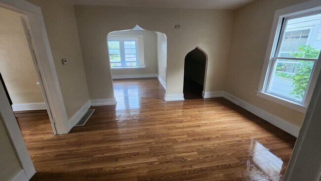 319 E Streicher St-Unit -upper in Toledo, OH - Building Photo - Building Photo