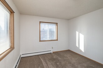 Rockridge in Moorhead, MN - Building Photo - Interior Photo