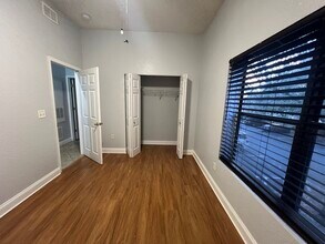 5811 La Costa Dr, Unit 210 in Orlando, FL - Foto de edificio - Building Photo