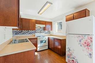 River Garden Estates in Sacramento, CA - Building Photo - Interior Photo