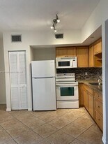 2630 SW 28th St, Unit 29 in Miami, FL - Building Photo