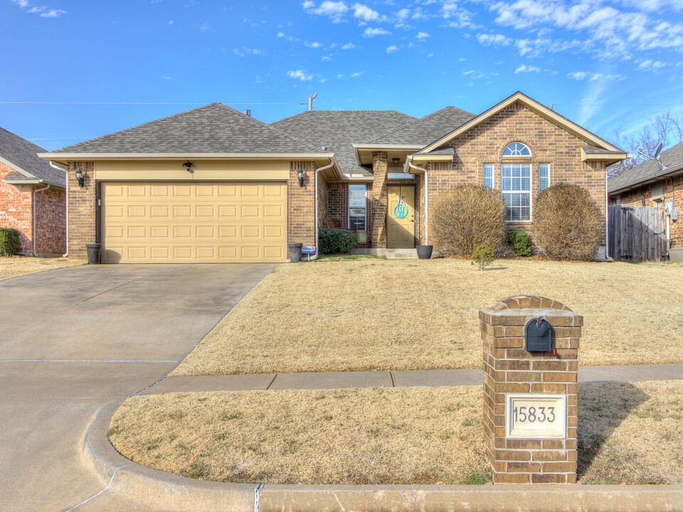 15833 Big Cypress Dr in Edmond, OK - Building Photo