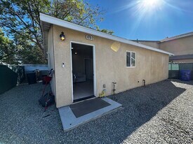 879 N Mountain View Ave, Unit 2 in San Bernardino, CA - Building Photo