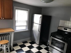 320 Washington Ave, Unit 2nd floor in Downingtown, PA - Building Photo - Building Photo