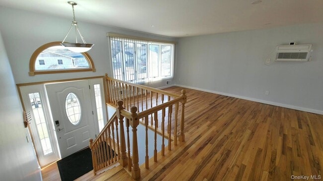 4 Willow St in Selden, NY - Building Photo - Building Photo