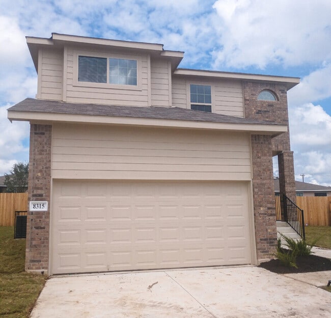 8315 Big Crk Dr in San Antonio, TX - Building Photo - Building Photo