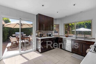 2355 W Nicola Rd in Palm Springs, CA - Foto de edificio - Building Photo