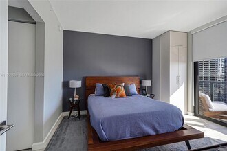 45 SW 9th St, Unit 3405 in Miami, FL - Building Photo - Building Photo