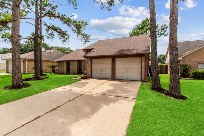 7019 Yardley Dr in Katy, TX - Building Photo - Building Photo
