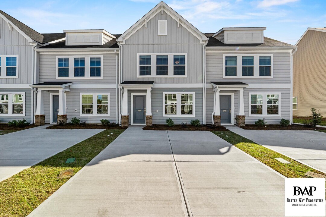 1050 Astoria Dr in Columbia, SC - Building Photo