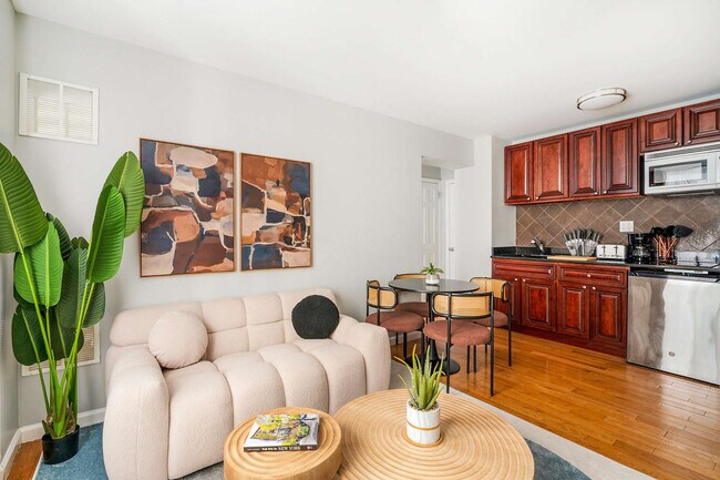 238 W 73rd St in New York, NY - Building Photo - Building Photo