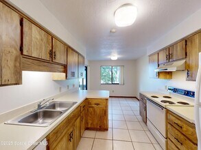 9017 Manchester Ln, Unit 21E in West Melbourne, FL - Building Photo - Building Photo