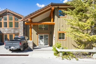 3 Aspen Gln in Canmore, AB - Building Photo
