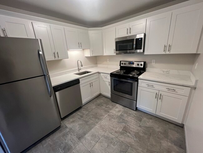Brafferton Square Apartments in Rensselaer, NY - Building Photo - Building Photo