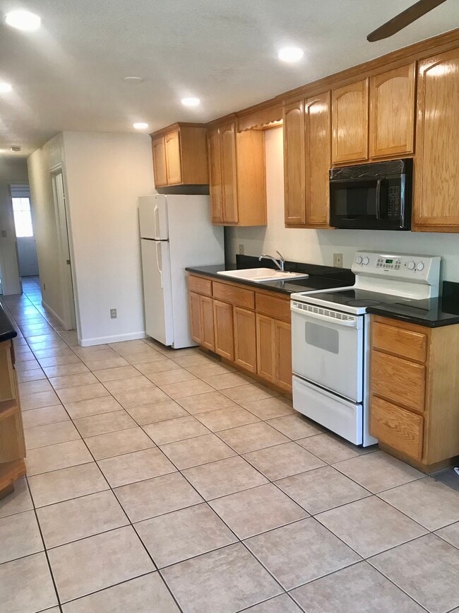 1601 E San Fernando St, Unit 1601 in San Jose, CA - Foto de edificio - Building Photo