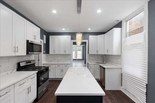 2108 S Homan Ave in Chicago, IL - Building Photo - Building Photo