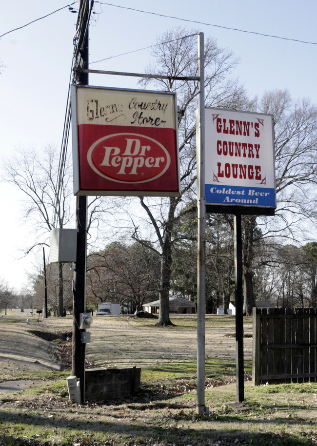 Glenns Country Store in Millington, TN - Building Photo - Building Photo