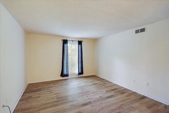 1140 Greymont St in Jackson, MS - Foto de edificio - Building Photo