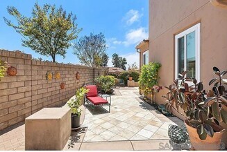 1395 Caminito Floreo in San Diego, CA - Building Photo - Building Photo