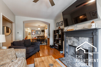 2330 W Huron St, Unit 1E in Chicago, IL - Building Photo - Building Photo