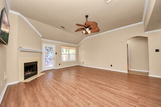 1702 Kemah Oaks Dr in Kemah, TX - Building Photo - Building Photo