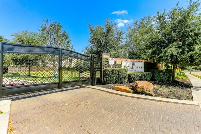 property at 11918 Stirling Row Ln