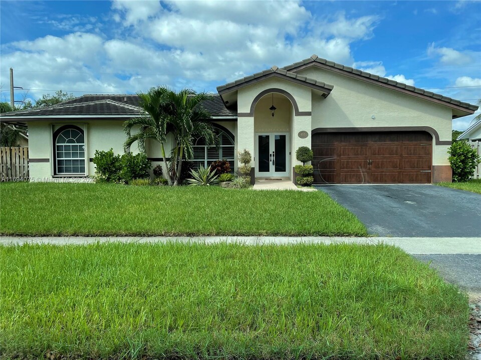 453 SW 169th Ter in Weston, FL - Building Photo