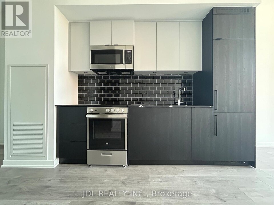 285 Dufferin St in Toronto, ON - Building Photo