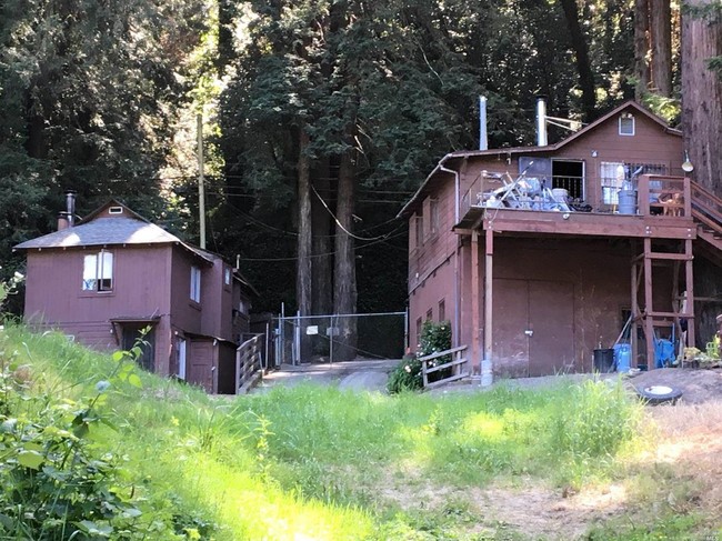 18125-18147 Hwy 116 in Guerneville, CA - Foto de edificio - Building Photo