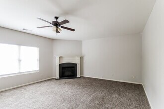 909 Walking Stick Trail NE in Auburn, GA - Foto de edificio - Building Photo