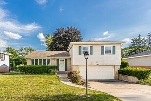 1767 E Cree Ln in Mount Prospect, IL - Building Photo