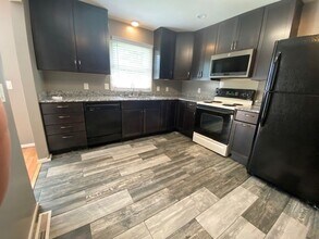 2204 Clover Ln in Champaign, IL - Building Photo - Building Photo