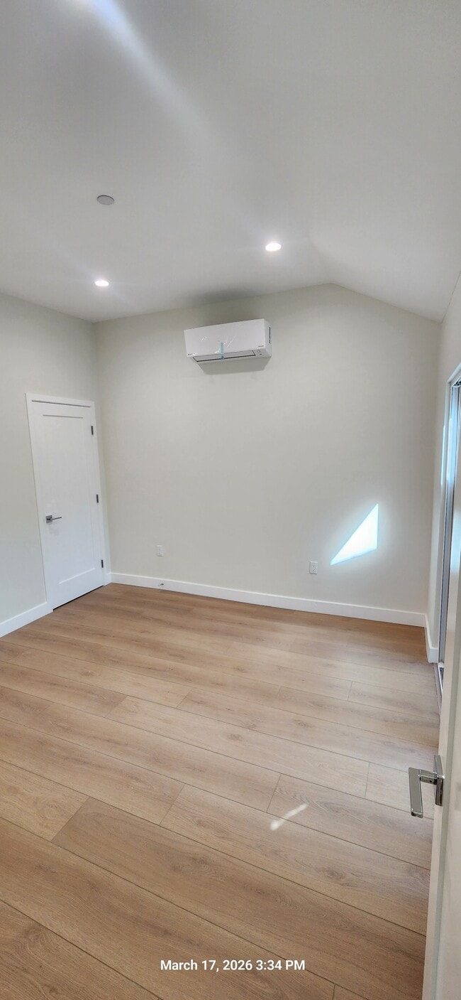 1114 N Lake Ave in Pasadena, CA - Foto de edificio - Building Photo