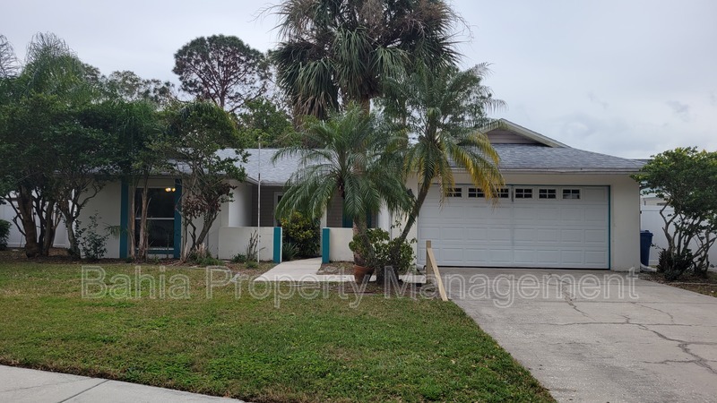 7318 Sunshine Cir in Tampa, FL - Building Photo