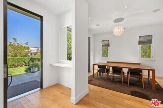 429 N Lucerne Blvd in Los Angeles, CA - Building Photo - Building Photo