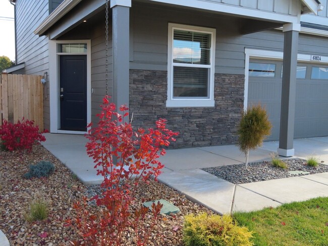 61824 SE Finn Pl in Bend, OR - Building Photo - Building Photo