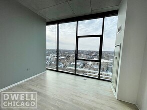 2722 W Belden Ave, Unit 1 in Chicago, IL - Foto de edificio - Building Photo