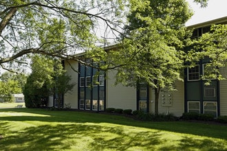 Wood Creek Apartments in Fort Wayne, IN - Foto de edificio - Building Photo