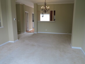 409 Cary Woods Cir in Cary, IL - Building Photo - Building Photo
