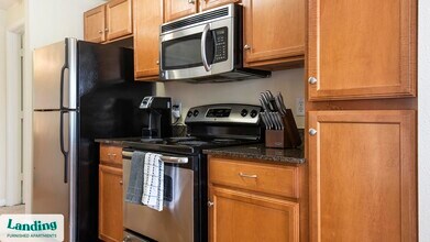 625 E Stassney Ln in Austin, TX - Foto de edificio - Building Photo