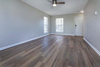 9811 Sweet Plum Dr in Charlotte, NC - Foto de edificio - Building Photo